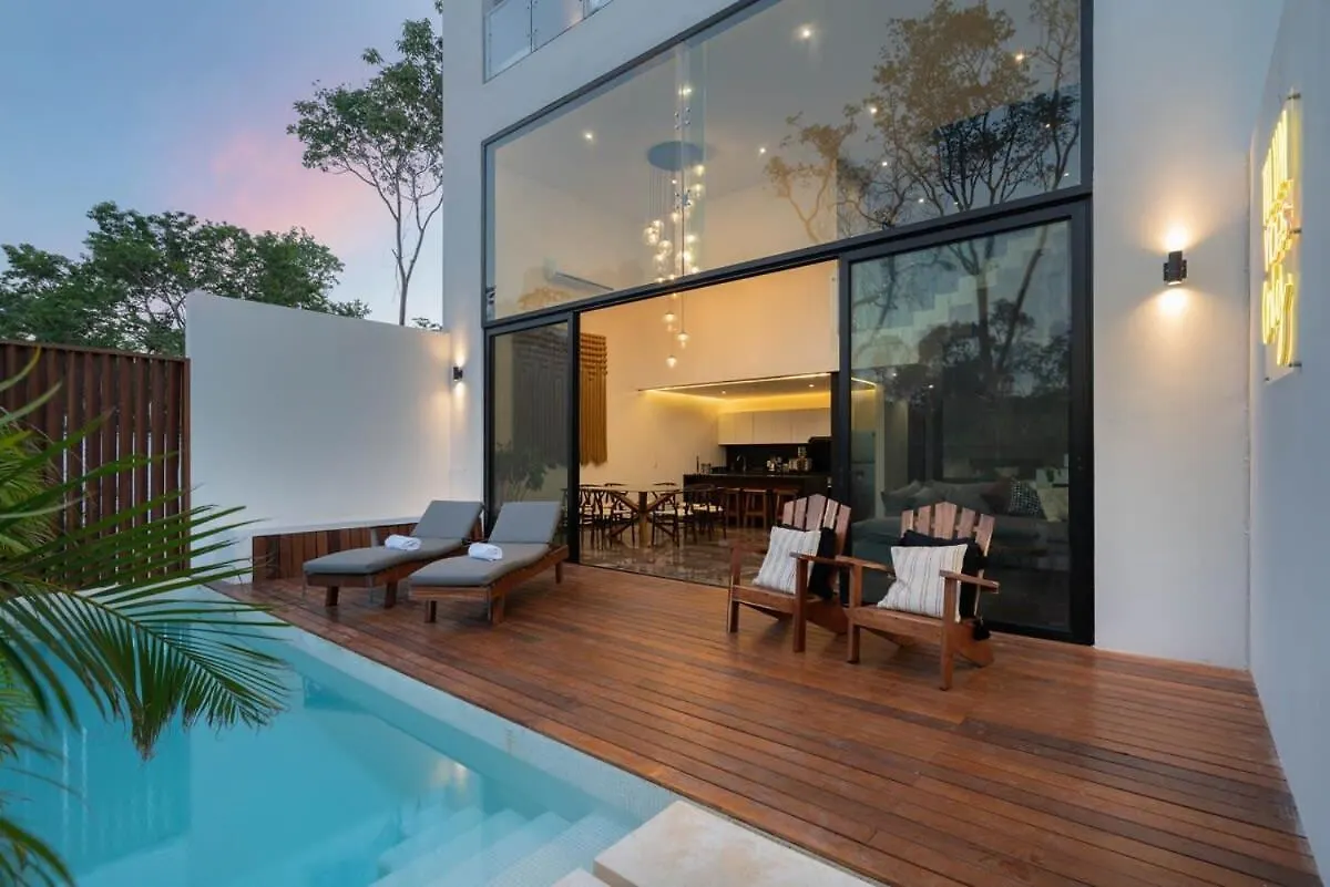 Luxury 4Br Villa With 3 Pools & Paddle Court, Karanda Tulum