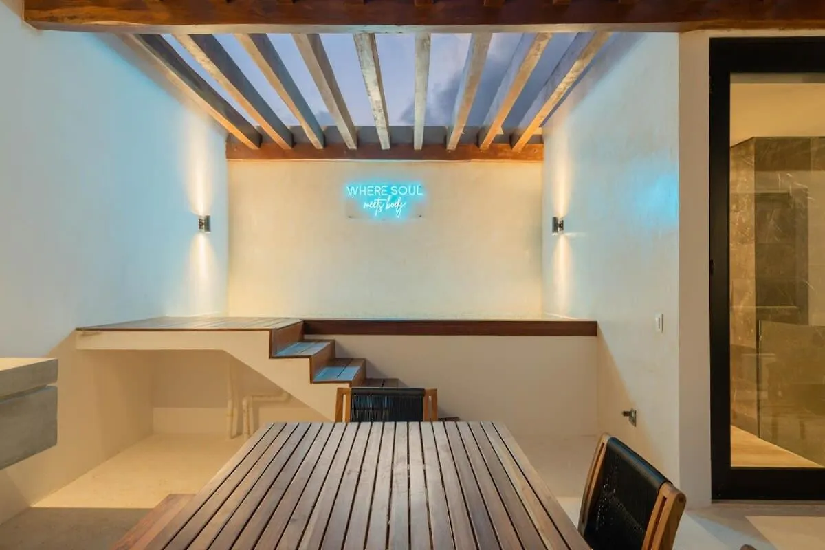 Luxury 4Br Villa With 3 Pools & Paddle Court, Karanda 툴룸