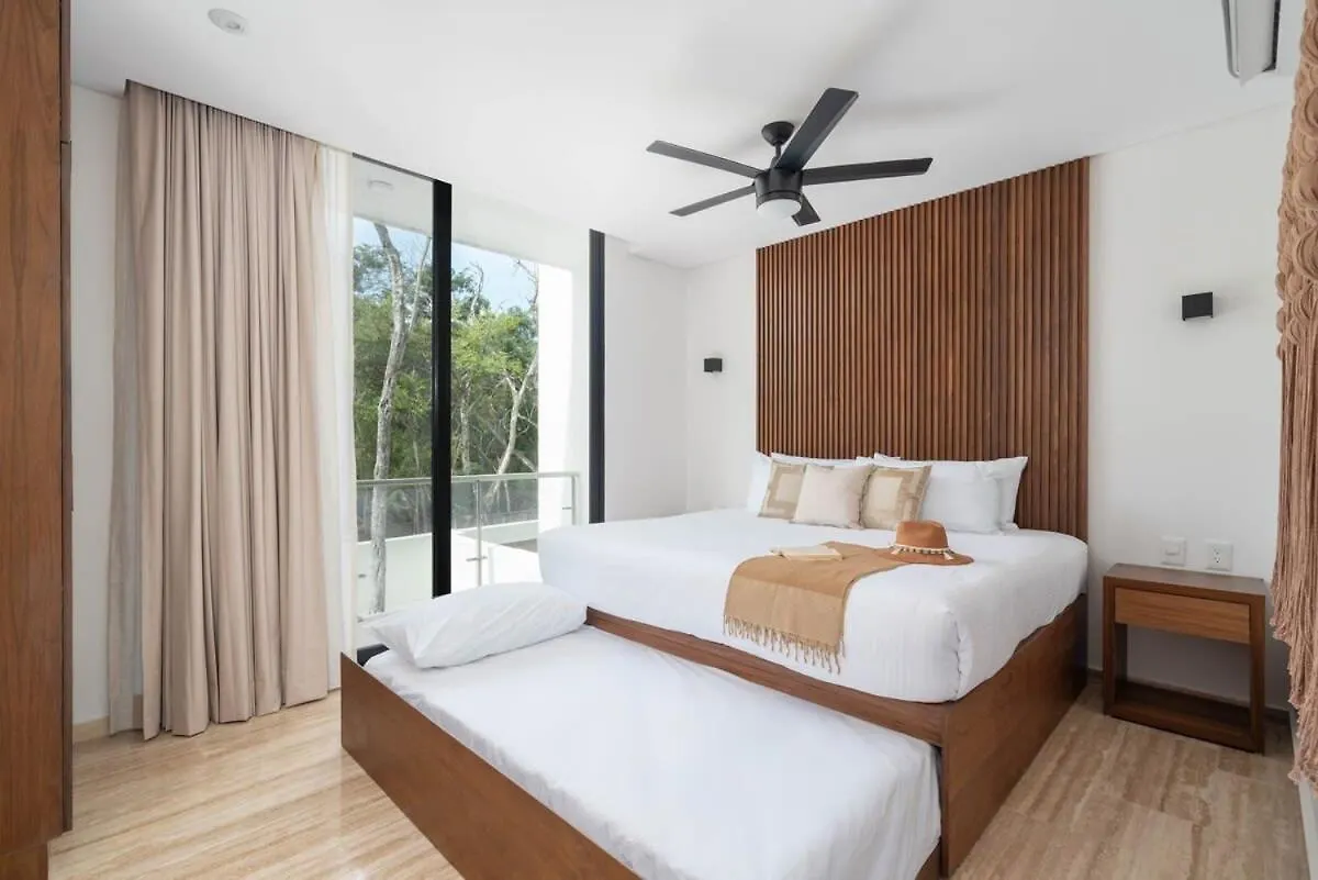 Luxury 4Br Villa With 3 Pools & Paddle Court, Karanda 툴룸 0*,