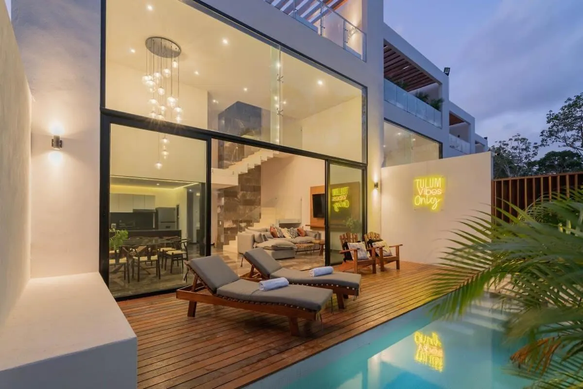 Luxury 4Br Villa With 3 Pools & Paddle Court, Karanda 툴룸